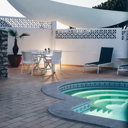 Vivenda Brito Pensión Carvoeiro (Lagoa)