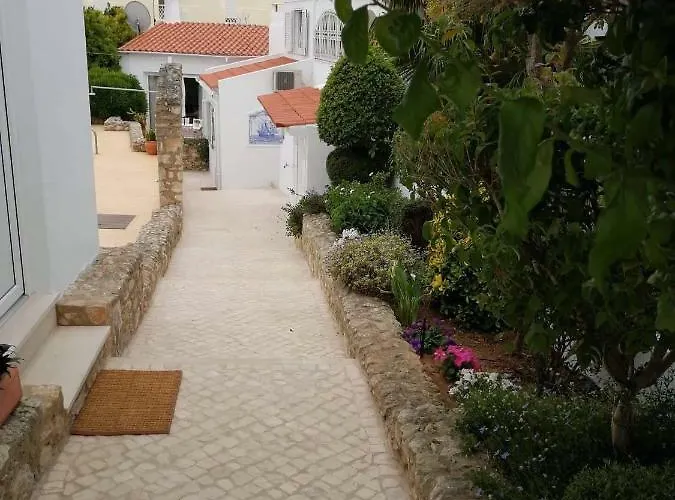 Vivenda Brito בית הארחה 3*